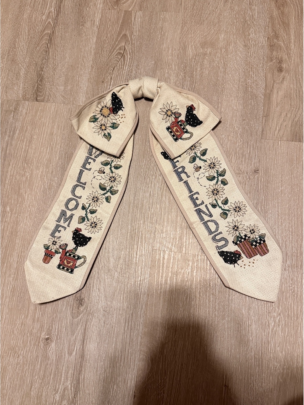 Vintage Debbie Mumm Welcome Friends Decorative Door Hanger Bow